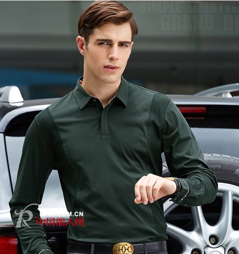 男士穿衣也讲究  旧t恤也能搭出新潮感