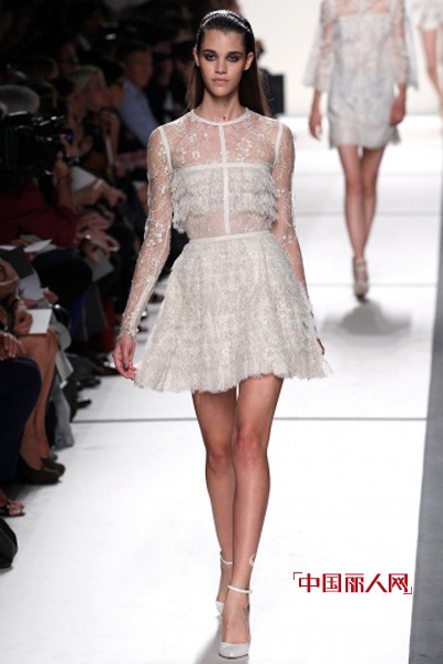 花开终伴夏唯有蕾丝会呼吸T台蕾丝SHOW出浪漫夏季