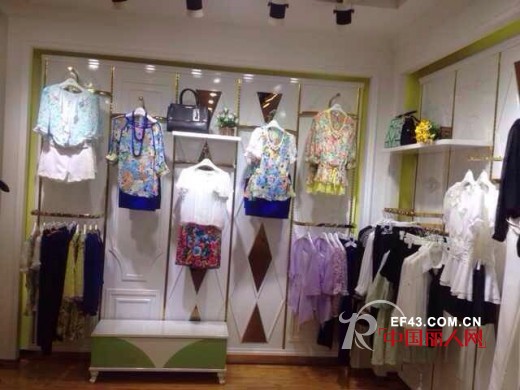 七彩蝶时尚女装品牌江西赣州南康专卖店开业