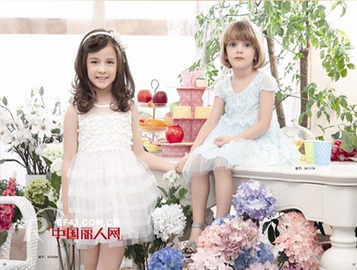 热烈祝贺佛山小熊B琪童装成功签约云南宣武专卖店