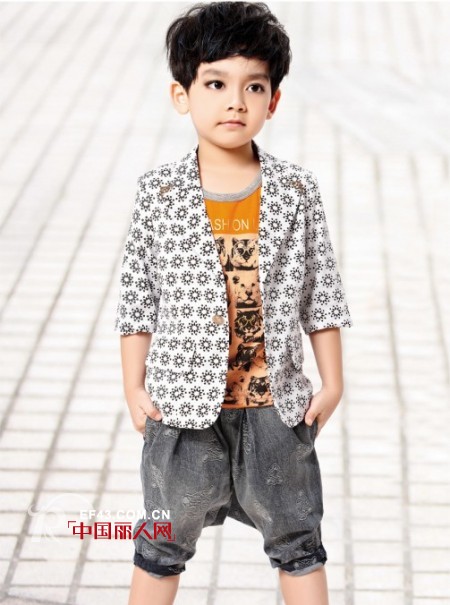 吊裆裤配什么上衣 夏季垮裤配什么衣服