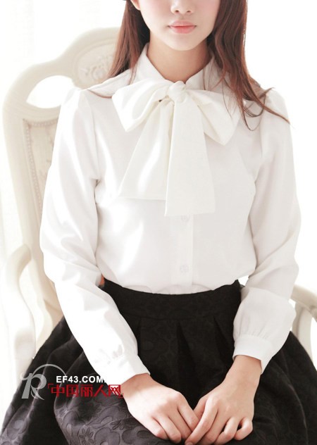 白色衬衫上的蝴蝶结 白色衬衫上配什么好看