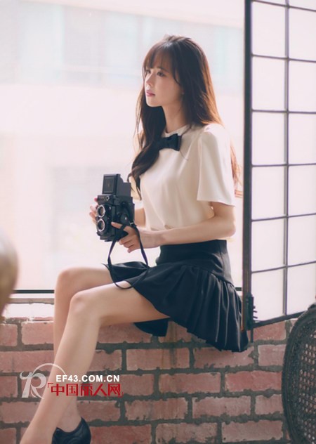 白色衬衫上的蝴蝶结 白色衬衫上配什么好看