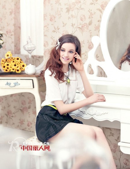 雪纺衫下身搭配什么好看 夏季白色雪纺衫配什么颜色