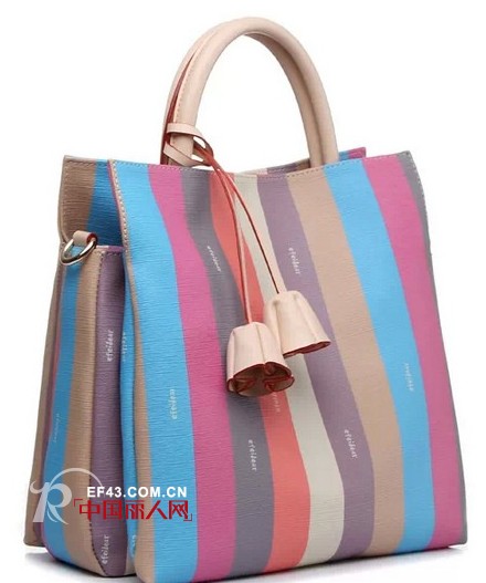 条纹包什么样的好看 学院彩虹帆布包都市小拎包LOOK