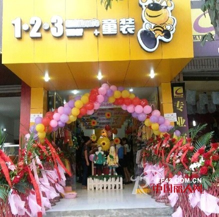 1+2=3童装金牌加盟商杨敏 加盟连开三家店铺