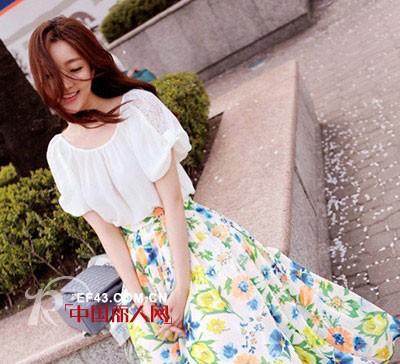 宽松t恤可以搭配雪纺长裙吗 宽松t恤另类演绎