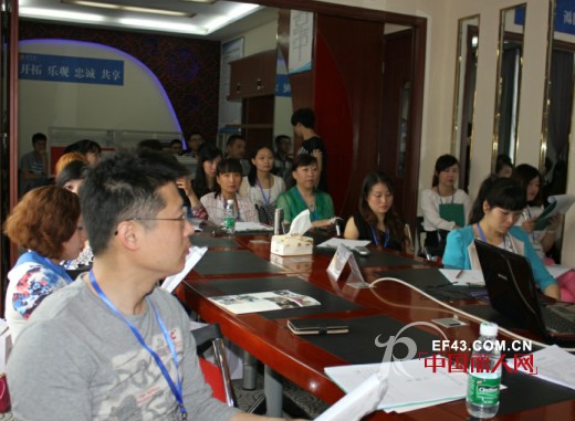 恭祝蓝黛圣菲女装2014秋季订货会圆满成功