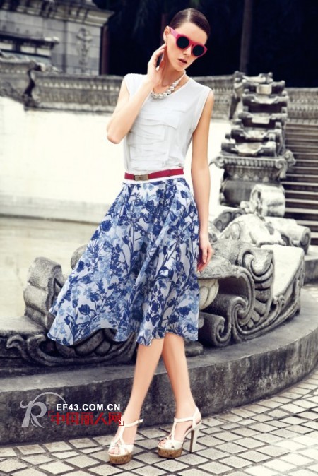 碎花半身裙配什么上衣 半身裙配雪纺衫好看吗