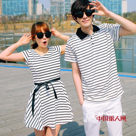 黑白条纹情侣装最新款 黑腰带白领结减龄装扮