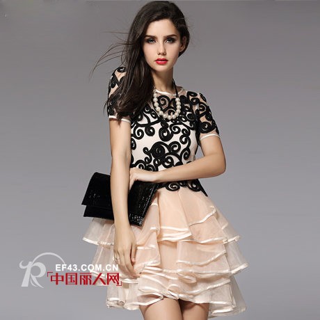 高品质真丝连衣裙新款 层叠的裙摆演绎蕾丝迷情