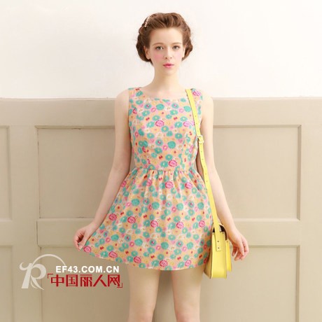 碎花连衣裙最近流行吗 日系清新文艺换个口味