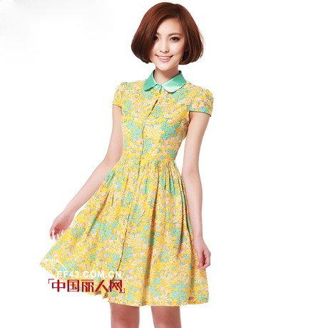 碎花连衣裙最近流行吗 日系清新文艺换个口味