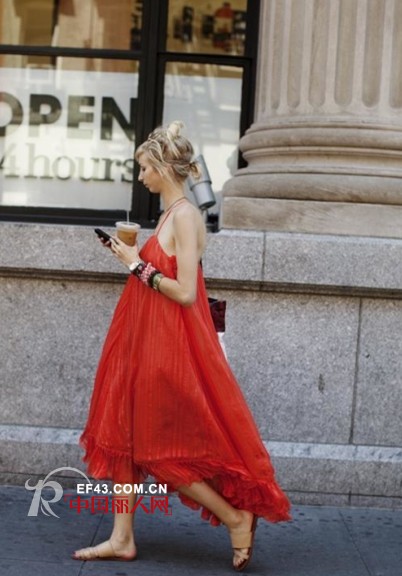 夏日度假风来袭! 长裙飘逸灵动搭必备