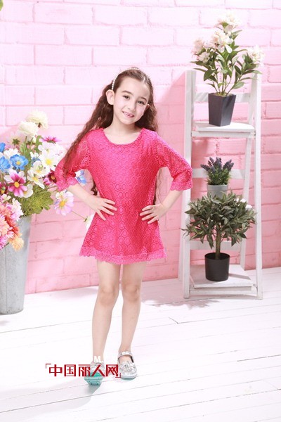 蕾丝镂空裙什么款式的好 从小培养她的好衣品