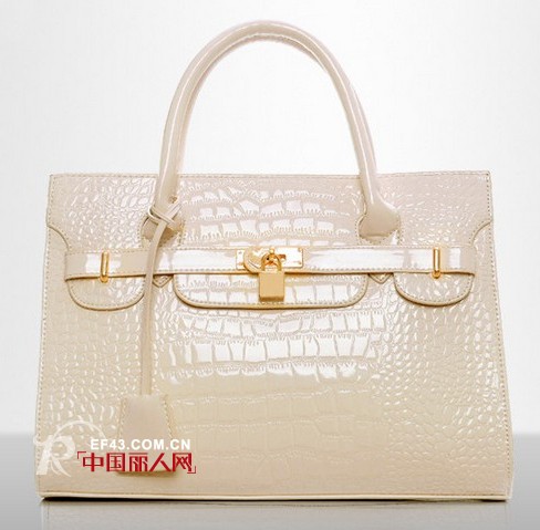 最近流行的包包有哪些  菱格鳄鱼纹时尚潮款