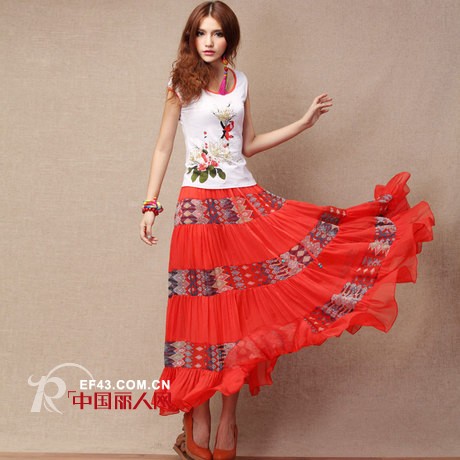 糖果色波点半身裙搭配蕾丝衫 民族风妖娆伞裙印花衫搭配