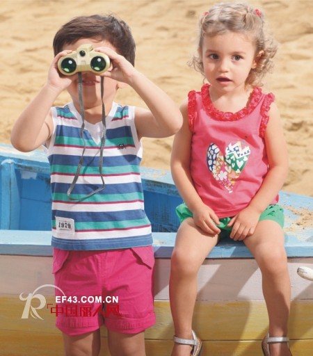 T恤背心怎么搭配 夏天背心配什么裤子好看