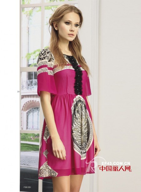 民族风连衣裙新款 初夏不可错过的复古印花