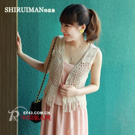 混搭风格盛行的季节 流苏马甲的混搭风