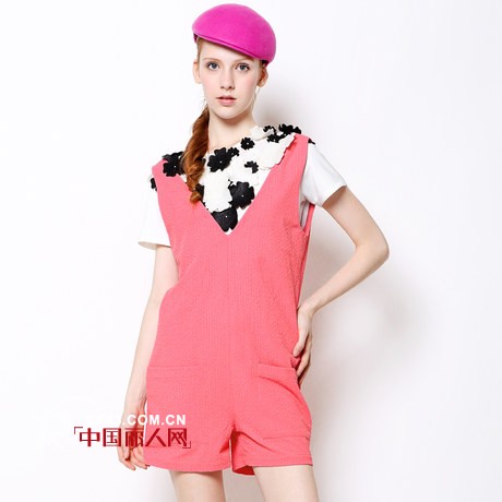 夏季背带裤糖果色的好看吗 混搭t恤雪纺衫最个性