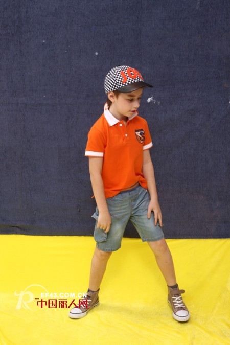 夏季个性短袖搭配 短袖配牛仔背心 橙色T恤搭配