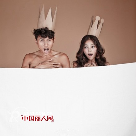 80后婚纱照怎么拍好看 个性毛巾婚纱照搞怪有爱 哪种主题婚纱照流行