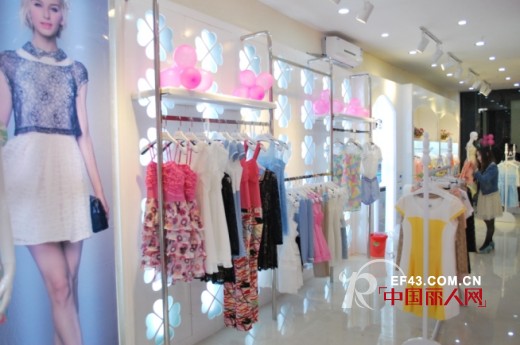 热烈祝贺丹诗格尔贵州财富广场店盛大开业