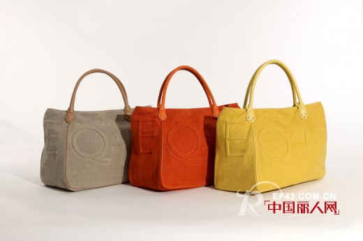 春日出行必备的时尚手包