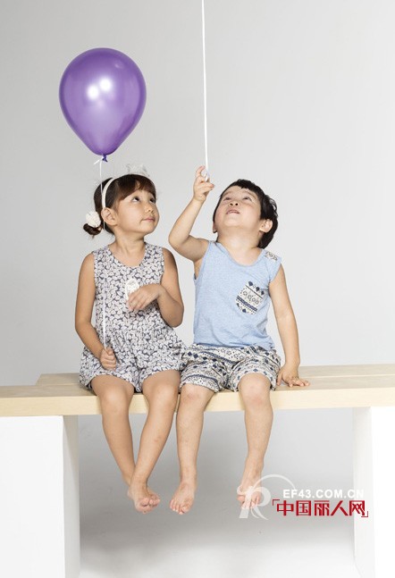 无袖连衣裙搭配 无袖款式怎么搭配 花色无袖连衣裙搭配