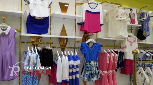 热烈祝贺七彩蝶女装东莞清溪新店盛大开业!!!