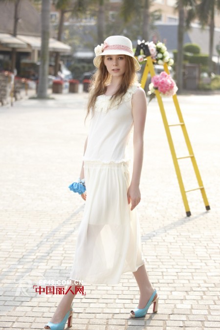 夏天穿长纱裙应该怎么搭配 长纱裙太长怎么办