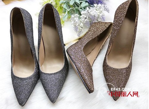 婚礼上应该穿什么鞋 亮钻气质款提升魅力