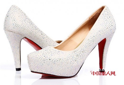 婚礼上应该穿什么鞋 亮钻气质款提升魅力