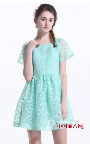 夏季透视绣花图案连衣裙 秀出甜美小性感