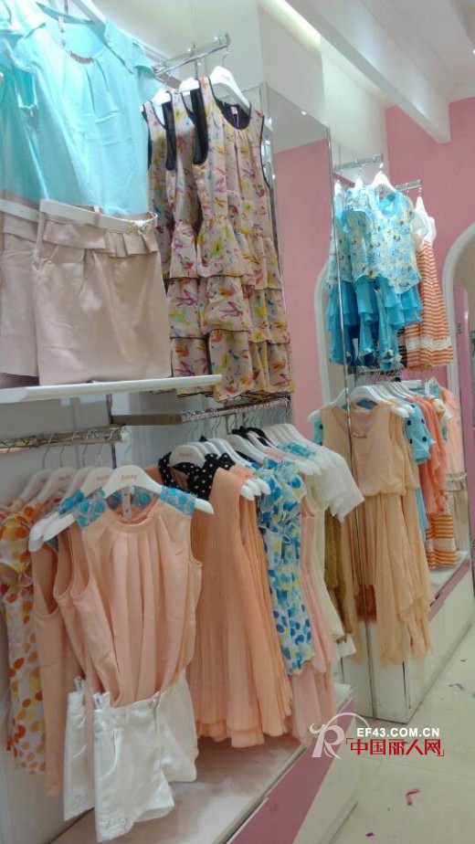 艾诺绮女装广东佛山官窑店盛大开业