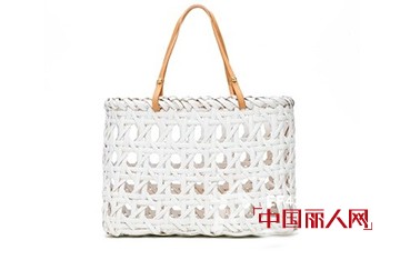 春天背什么包好看 春天适合背什么样的包包