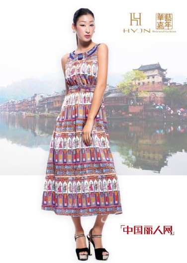 绮丽而充满民族风格的印花 演绎华艺嘉年新时尚