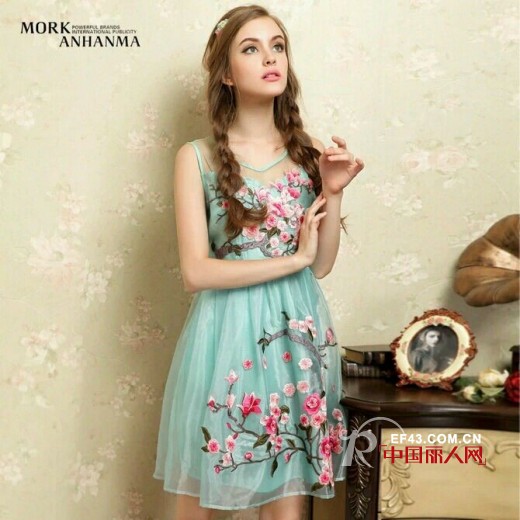 根据肤色选连衣裙 欧根纱绣花蕾丝拼接裙款式