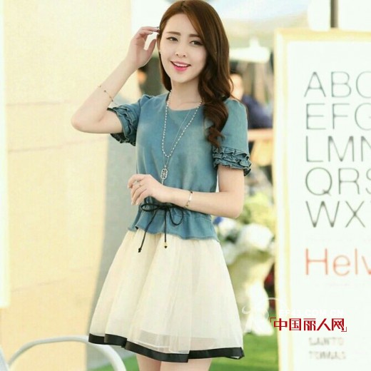 牛仔与雪纺的拼接  夏季淑女个性的搭配