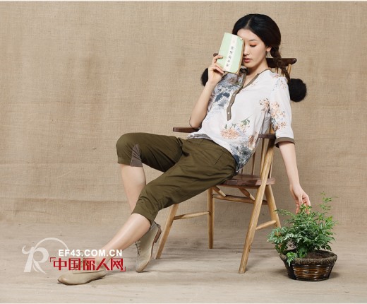 茵曼棉麻女装的艺术风格 以低调的变化推崇不张扬的个性