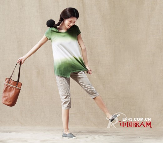茵曼棉麻女装的艺术风格 以低调的变化推崇不张扬的个性
