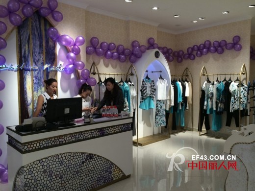 恭祝迪斯廷.凯女装重庆铜梁旗舰店隆重开业