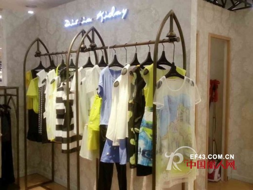 热烈庆祝迪斯廷·凯女装东莞大岭山店开业