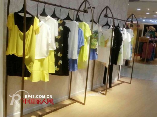 热烈祝贺迪斯廷凯品牌女装东莞清溪店隆重开业