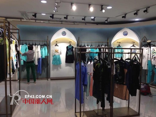 热烈庆祝Distin Kidny迪斯廷·凯女装长沙星沙店开业