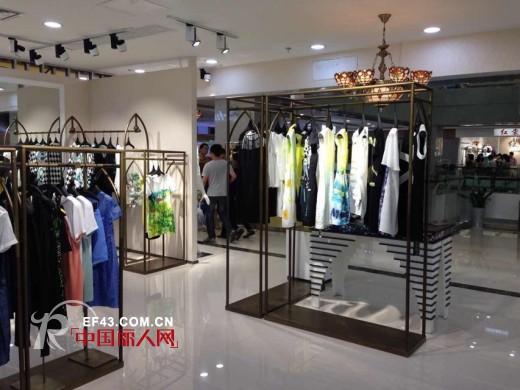 热烈庆祝Distin Kidny迪斯廷·凯女装长沙星沙店开业