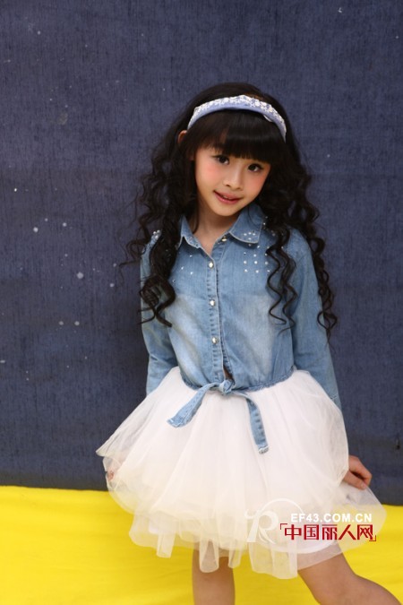 牛仔拼接款式搭配 牛仔的上衣怎么搭配