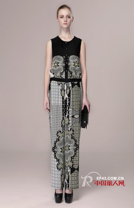 阔腿裤怎么搭配好看 阔腿裤配什么颜色