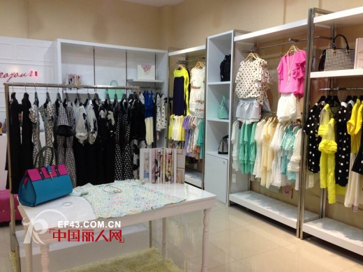 祝贺艾莜女装江苏无锡店五一盛大开业